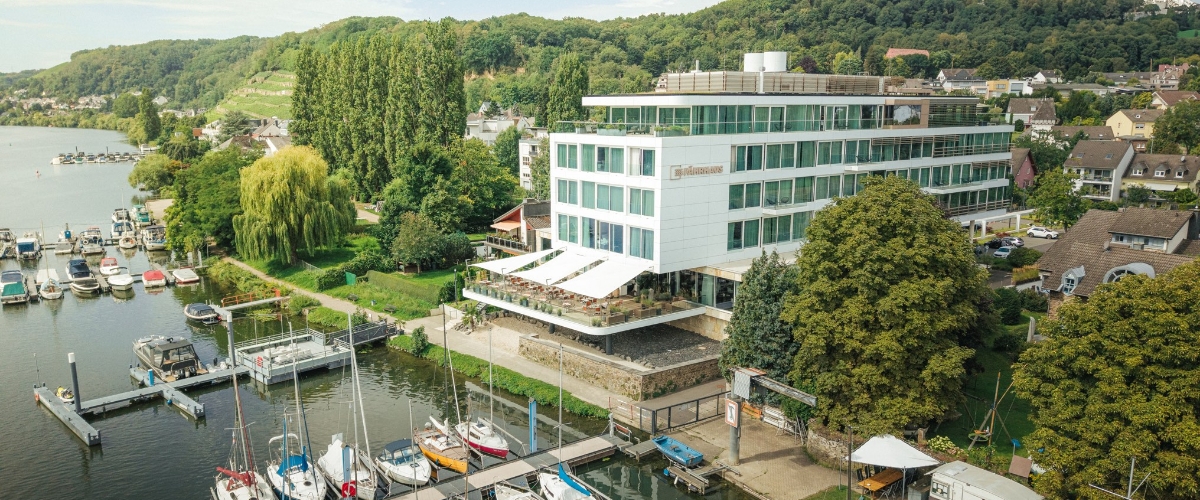 FÄHRHAUS Koblenz direkt am Rhein mit moderner Architektur