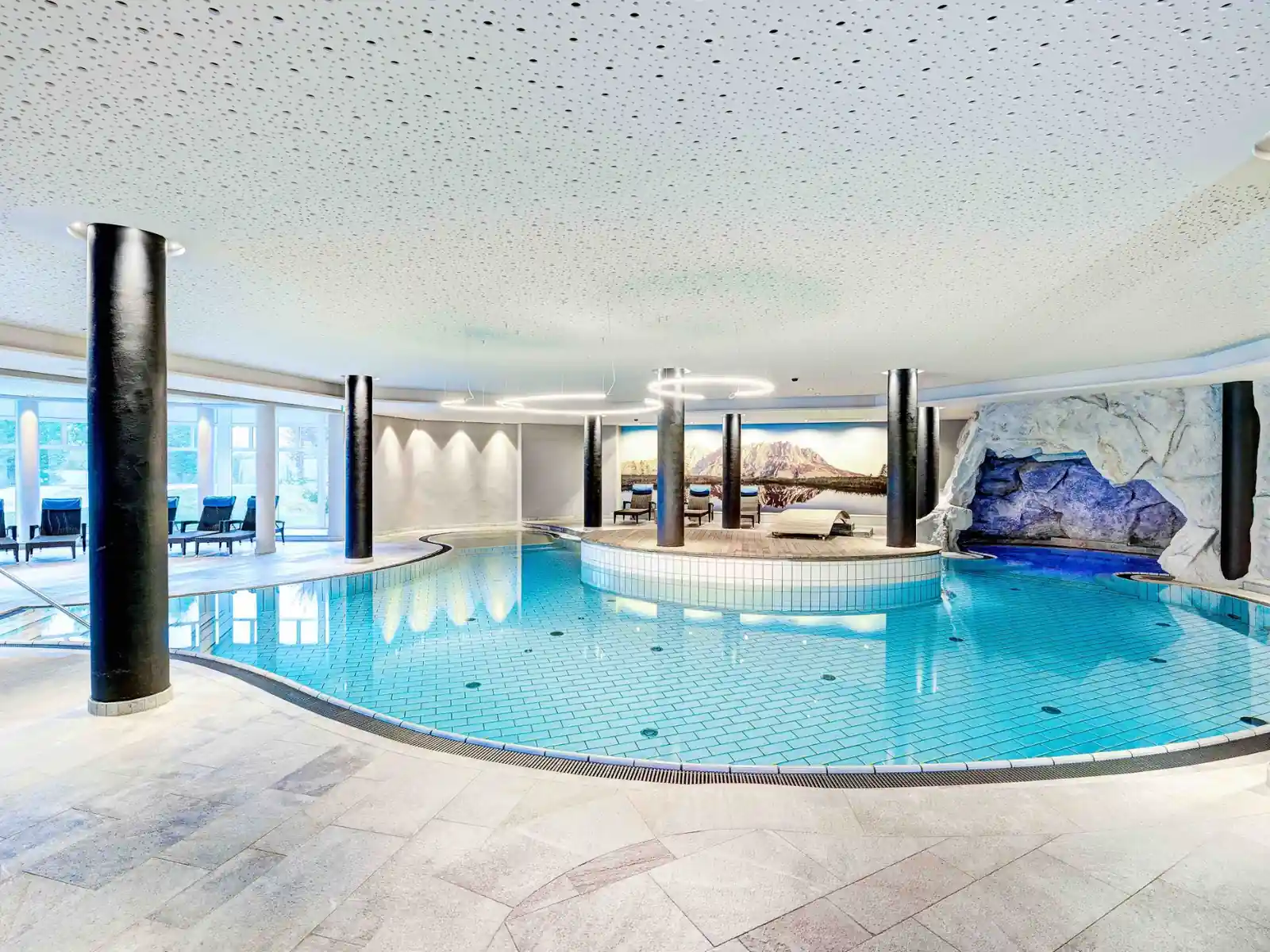 Innenpool im Vivid Spa des Hotel Gut Brandlhof